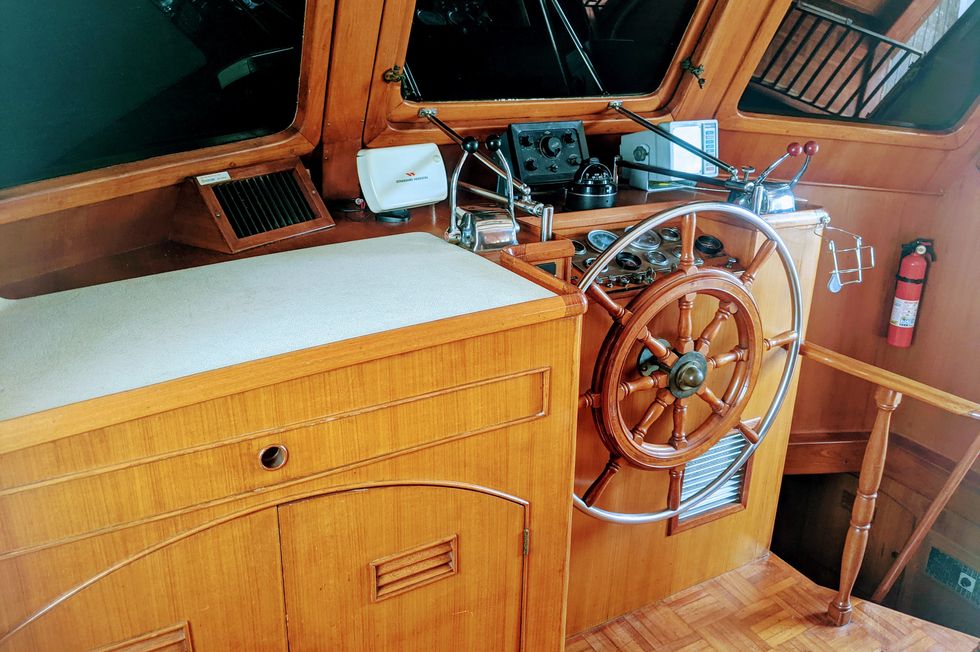 1981 Marine Trader Deckhouse Motoryacht