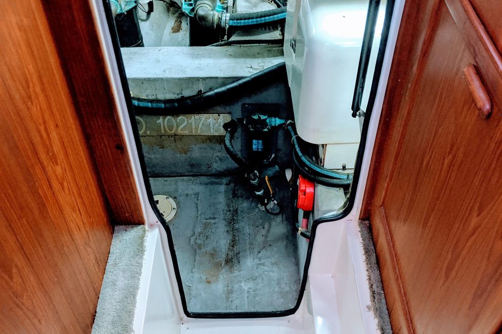 1994 Carver 440 Aft Cabin Motor Yacht